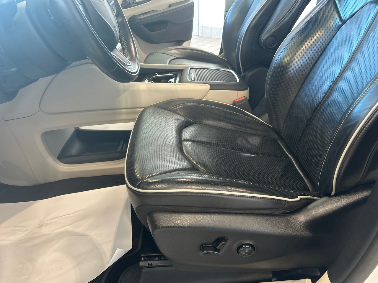 Chrysler Pacifica Hybrid Limited 2022-26