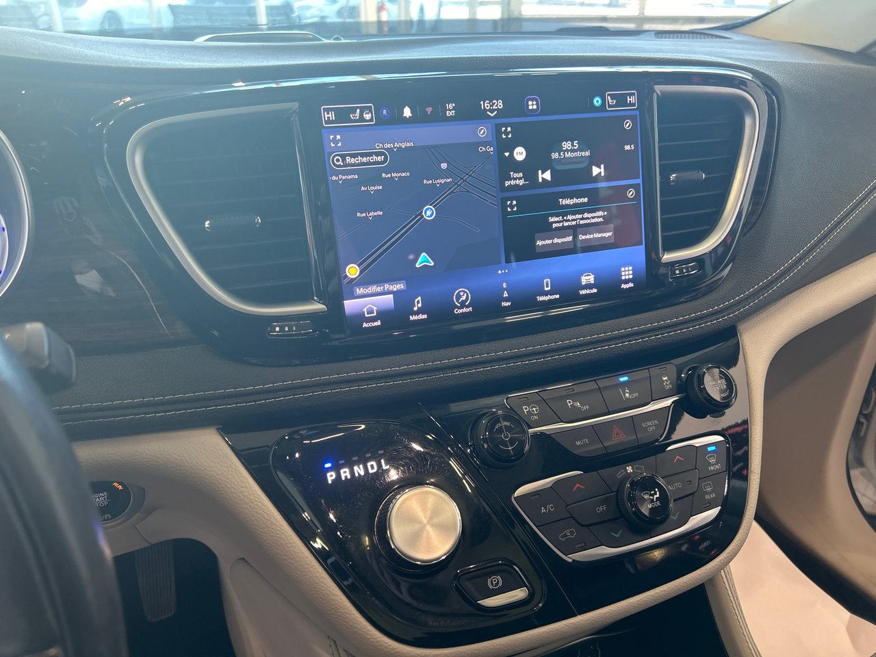 Chrysler Pacifica Hybrid Limited 2022-34