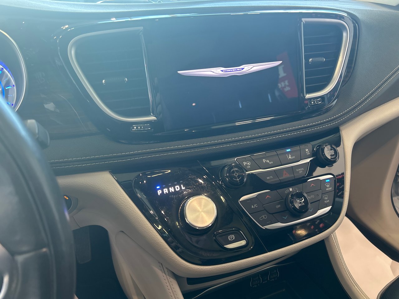 Chrysler Pacifica Hybrid Limited 2022-30