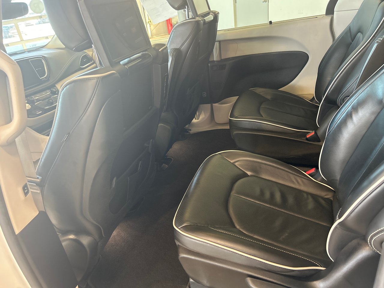 Chrysler Pacifica Hybrid Limited 2022-8