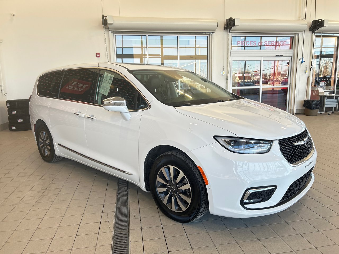 Chrysler Pacifica Hybrid Limited 2022-3