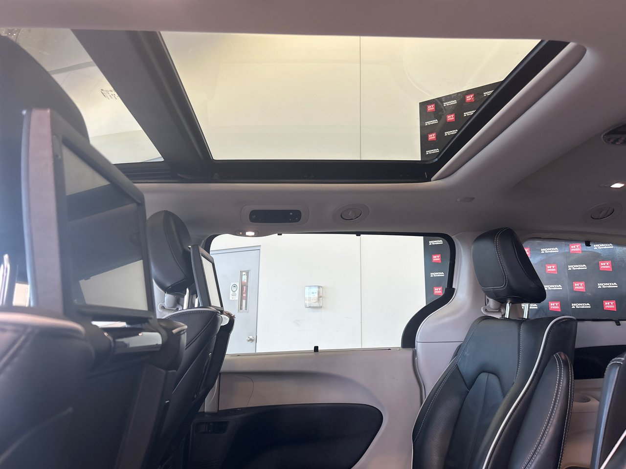 Chrysler Pacifica Hybrid Limited 2022-10