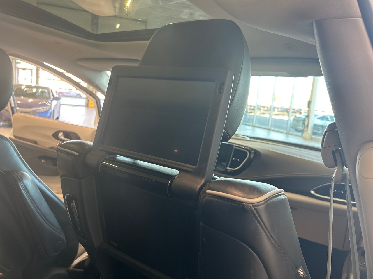 Chrysler Pacifica Hybrid Limited 2022-16