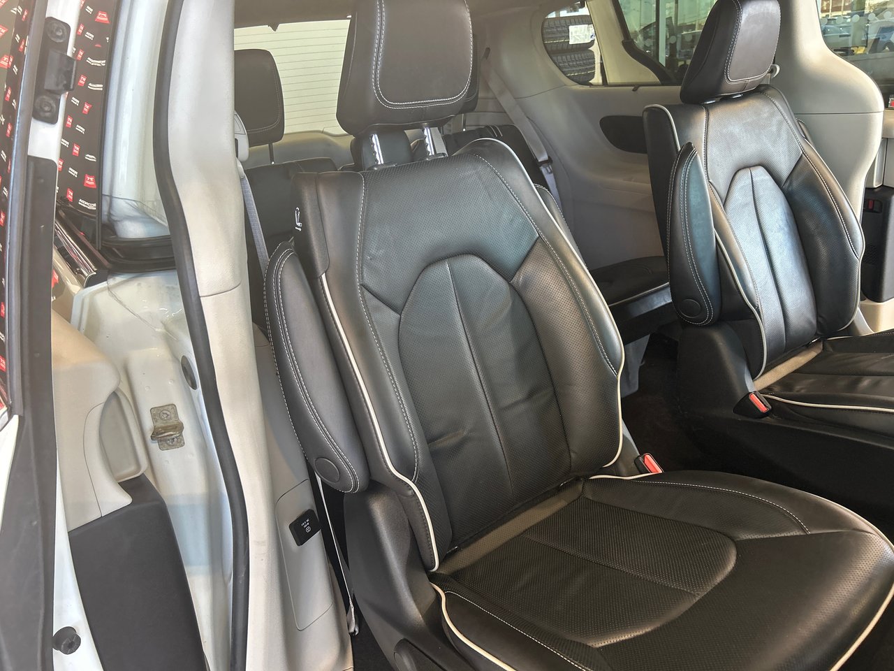 Chrysler Pacifica Hybrid Limited 2022-15