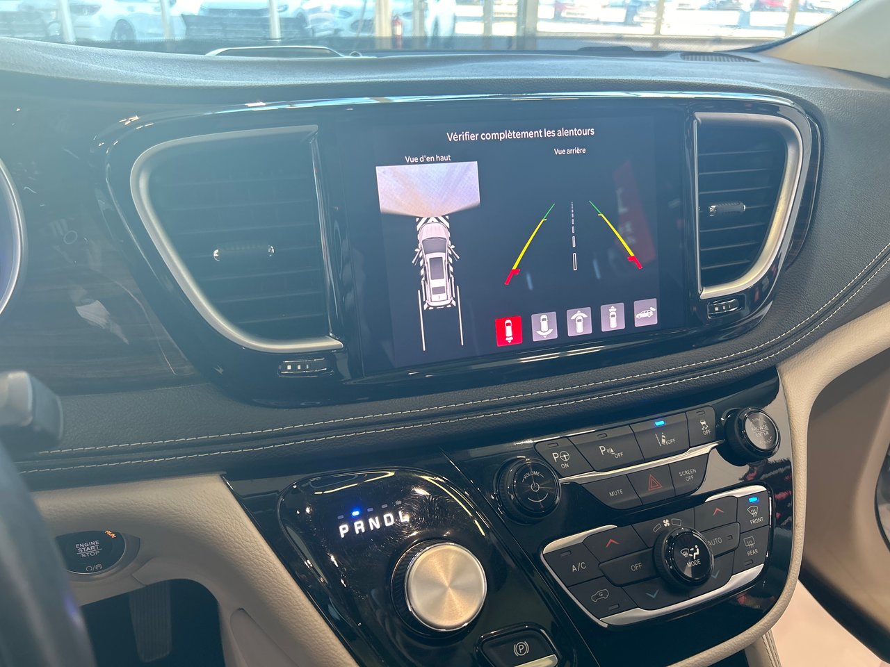 Chrysler Pacifica Hybrid Limited 2022-32