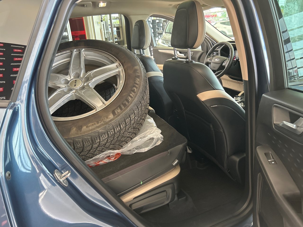2020 Ford Escape SEL-11