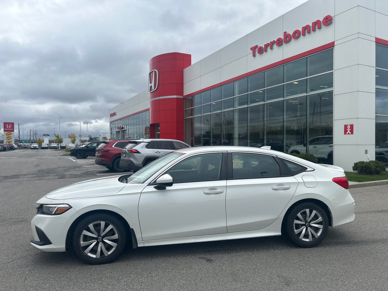 Honda Civic Sedan LX-b 2023-2