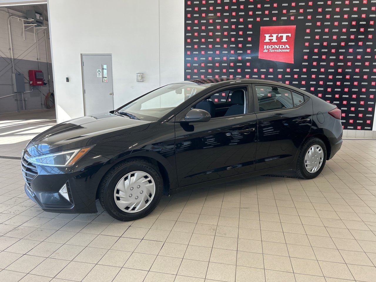 Hyundai Elantra Essential 2019-1