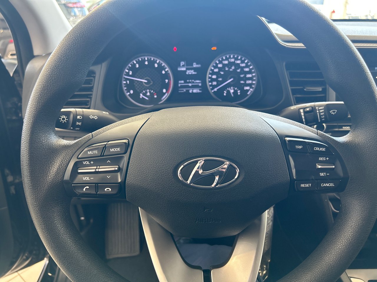 Hyundai Elantra Essential 2019-20