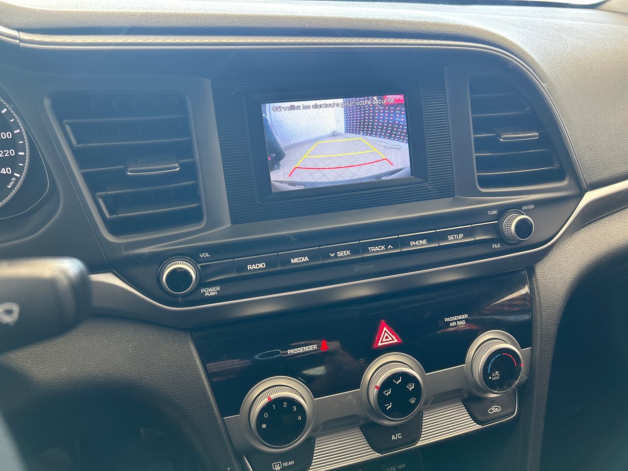 Hyundai Elantra Essential 2019-18
