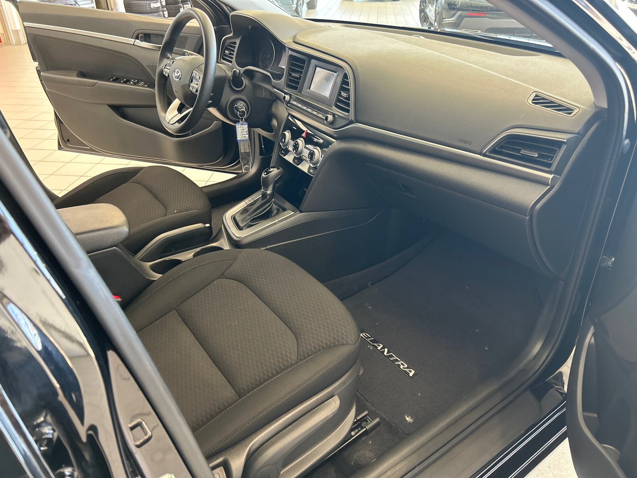 Hyundai Elantra Essential 2019-12