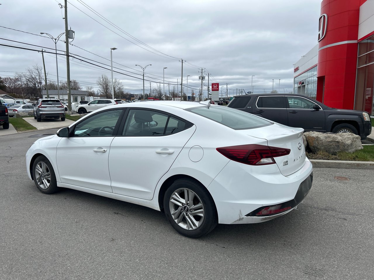 2020 Hyundai Elantra Preferred-2