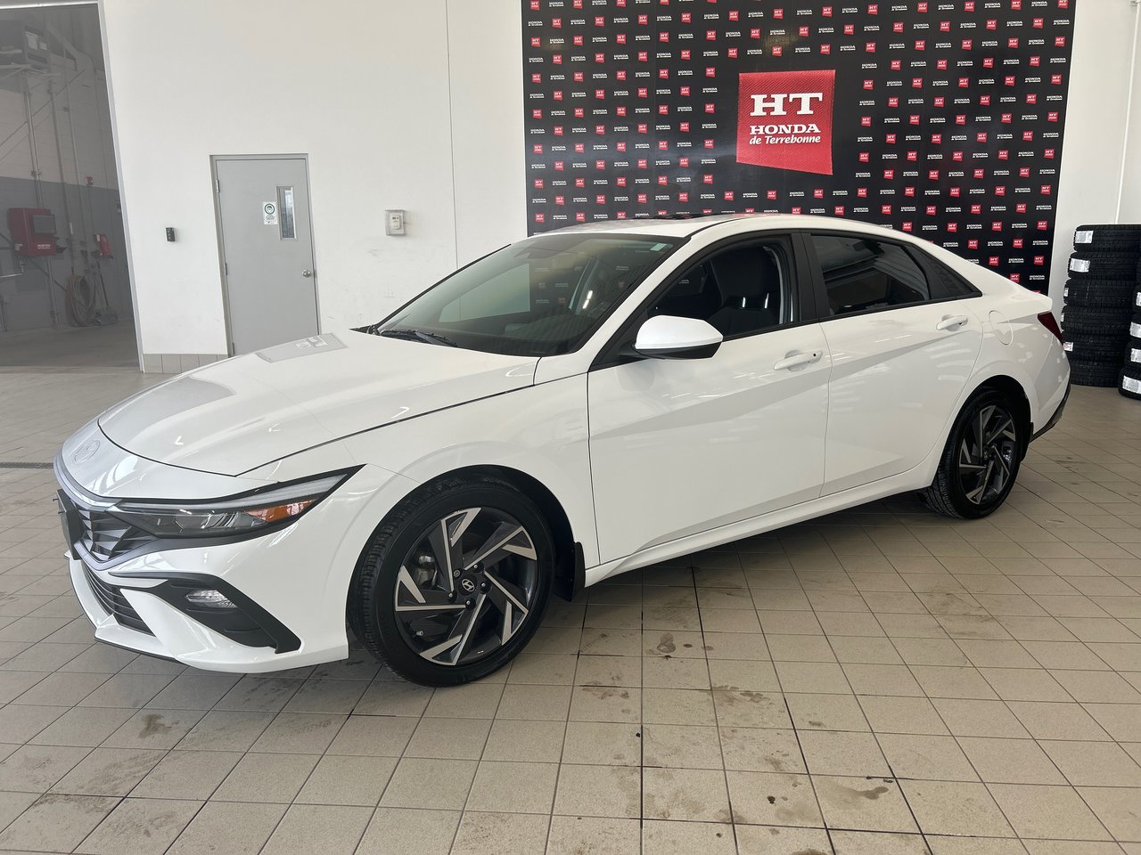 2024 Hyundai Elantra Preferred-1