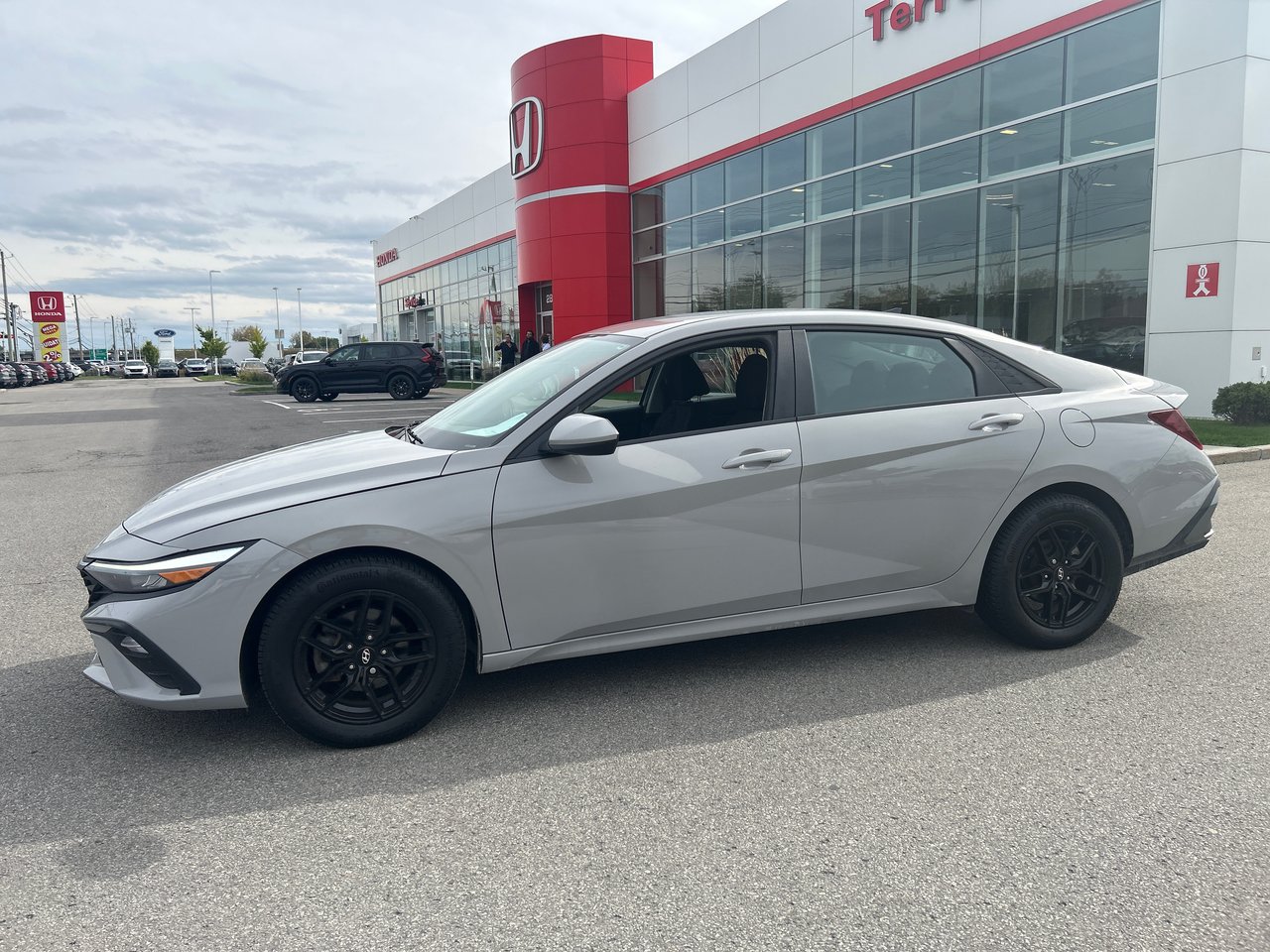 2024 Hyundai Elantra Essential-2