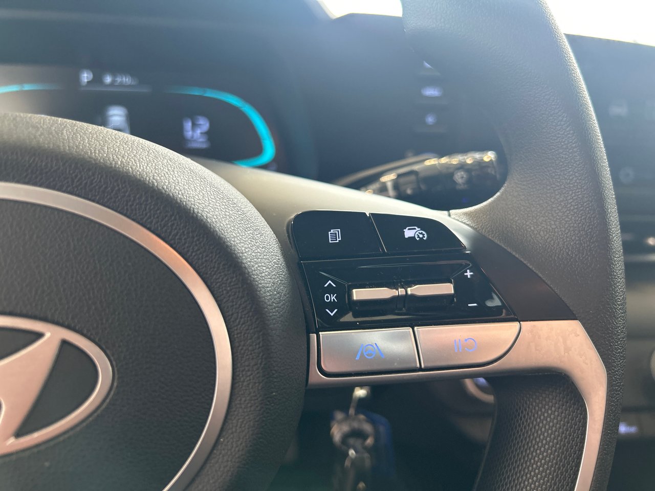 2025 Hyundai Elantra Essential-23