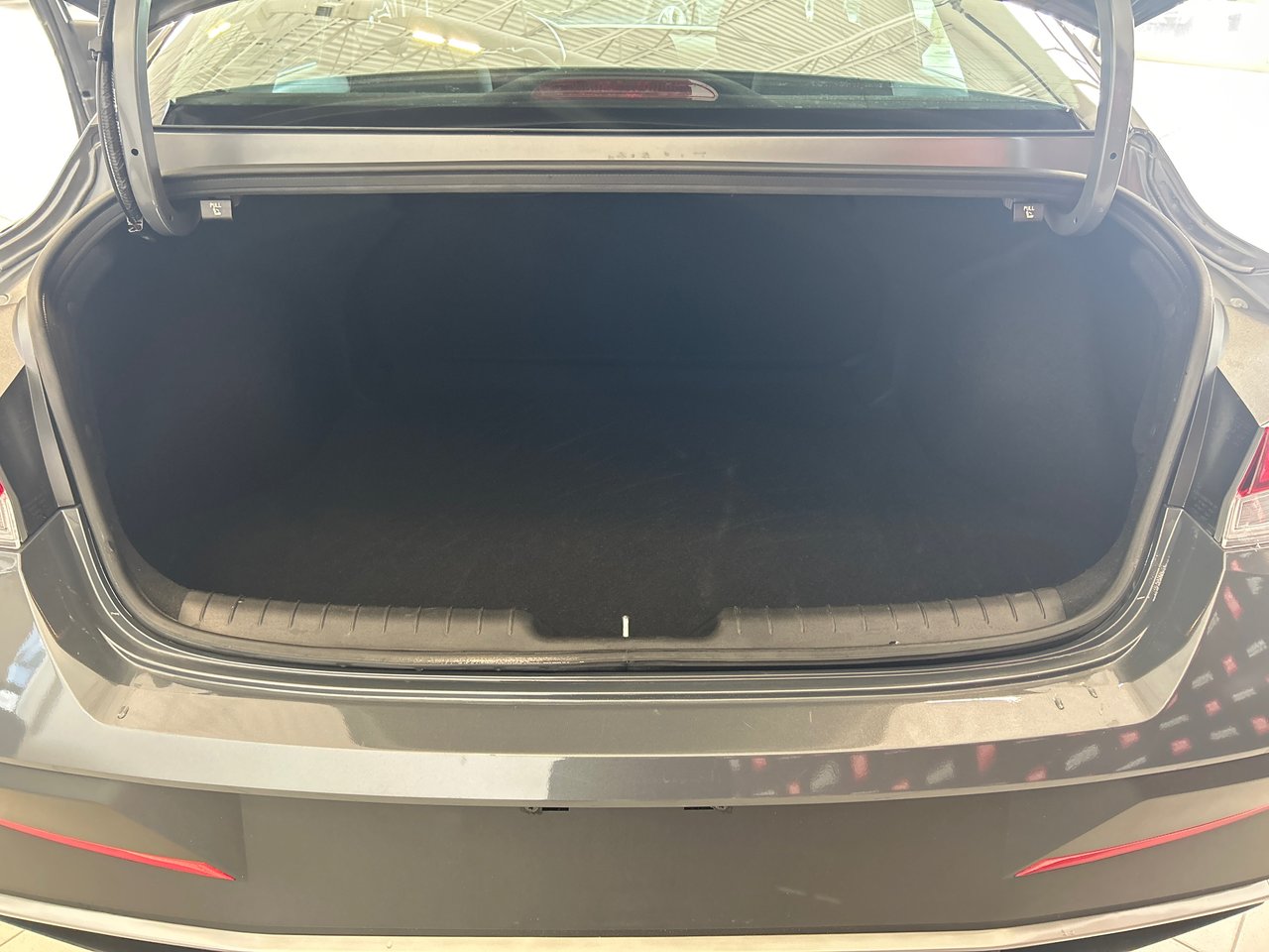 2025 Hyundai Elantra Essential-9