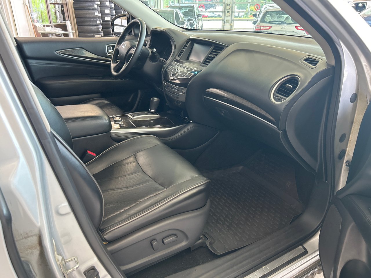 2013 Infiniti JX35-24