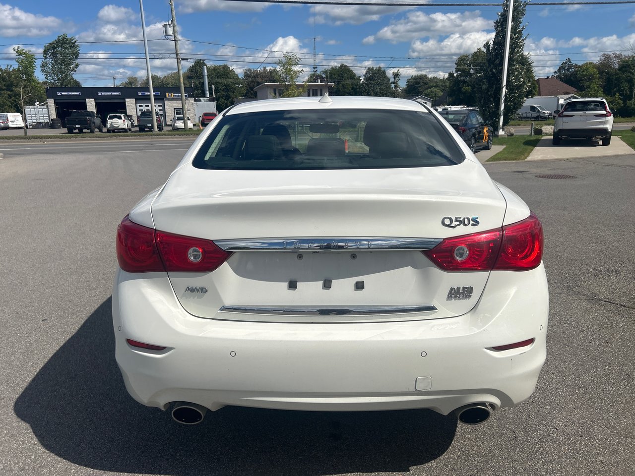 Infiniti Q50 Hybrid 2015-3