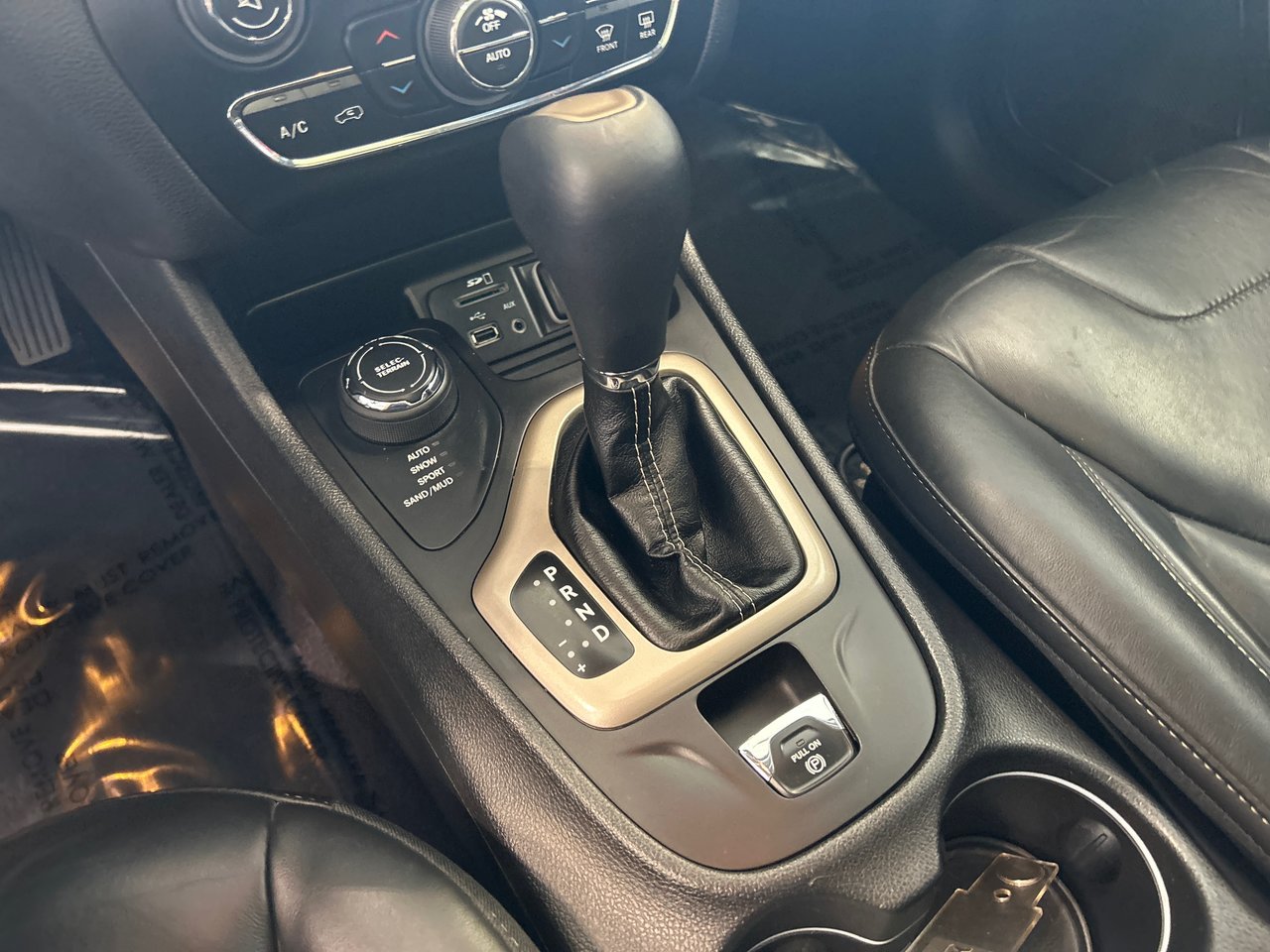 2017 Jeep Cherokee Limited-23