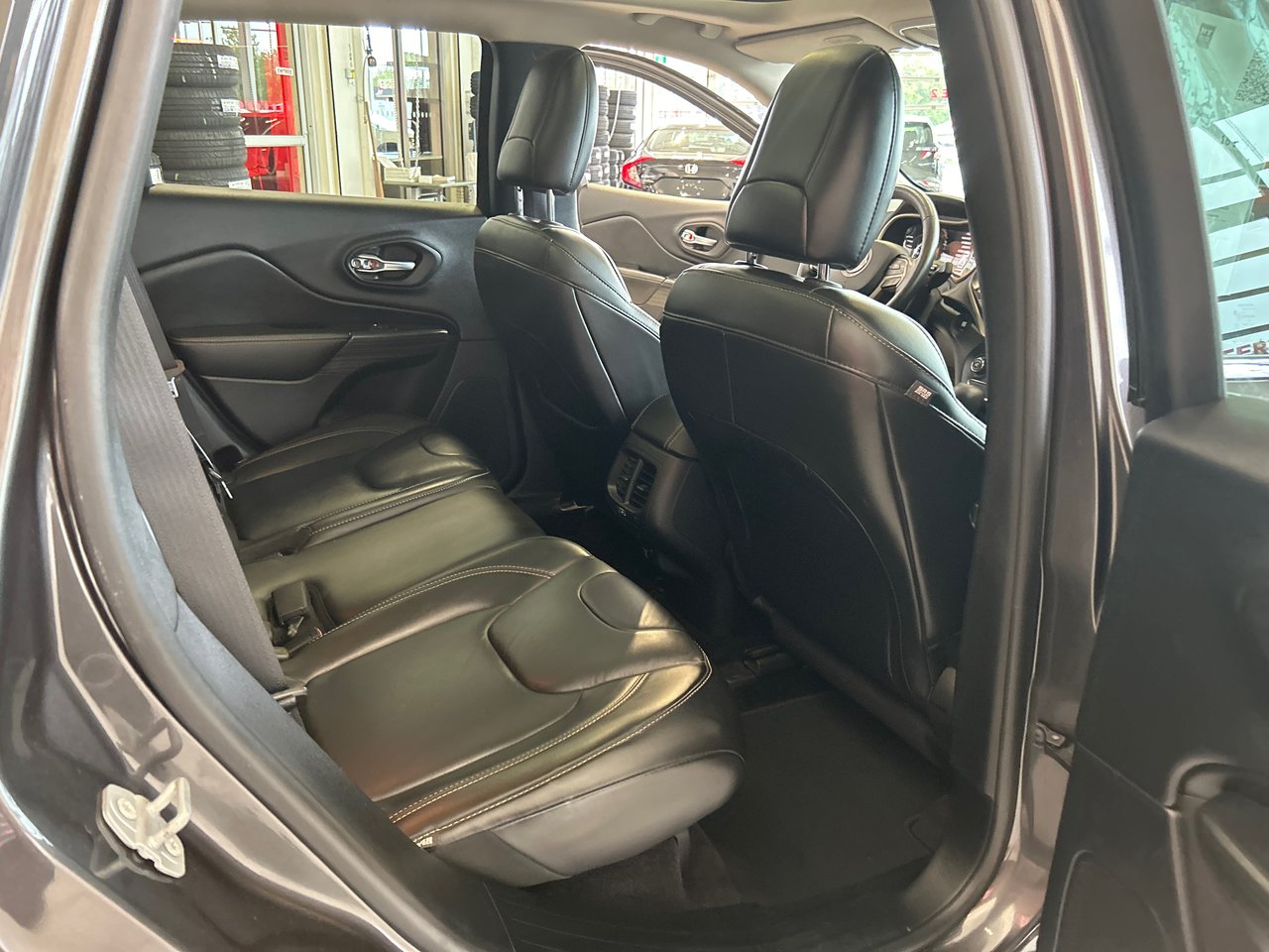 2017 Jeep Cherokee Limited-11