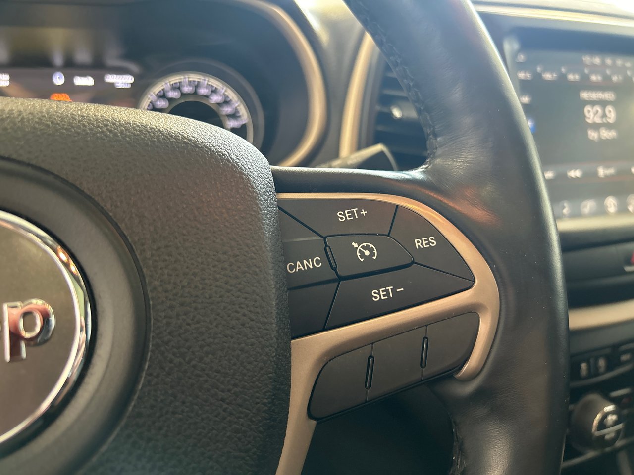 2017 Jeep Cherokee Limited-29