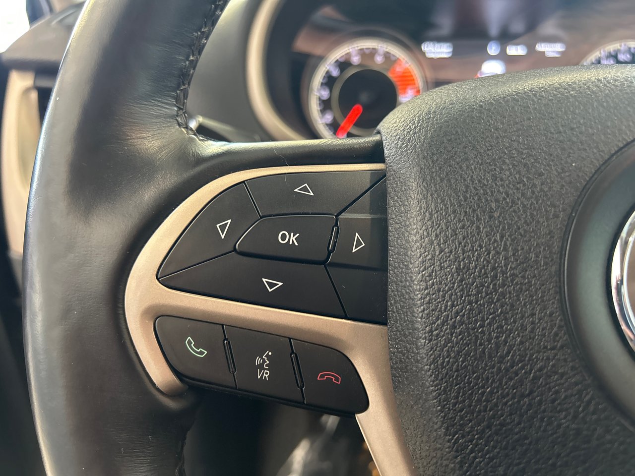 2017 Jeep Cherokee Limited-28