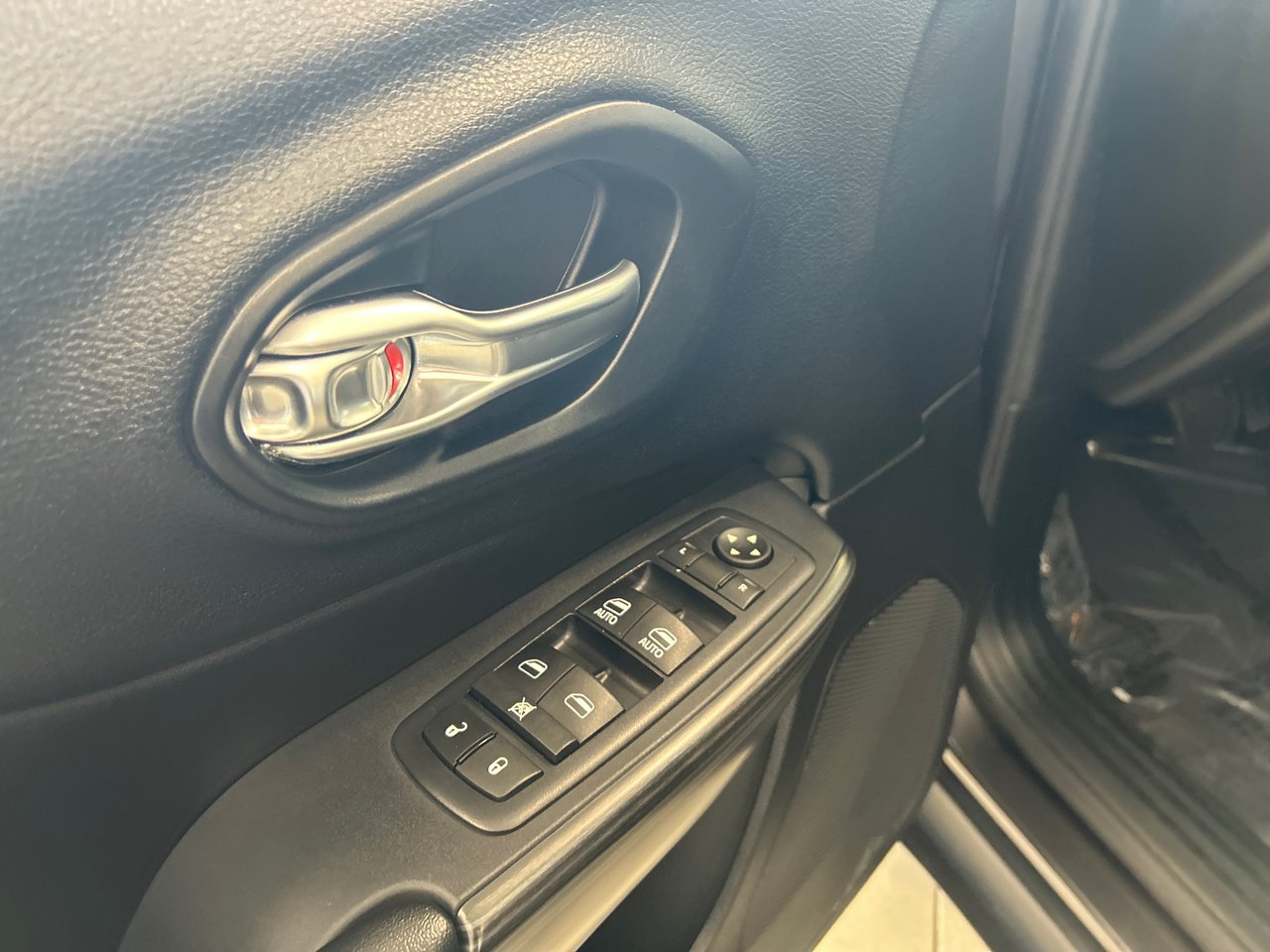 2017 Jeep Cherokee Limited-22