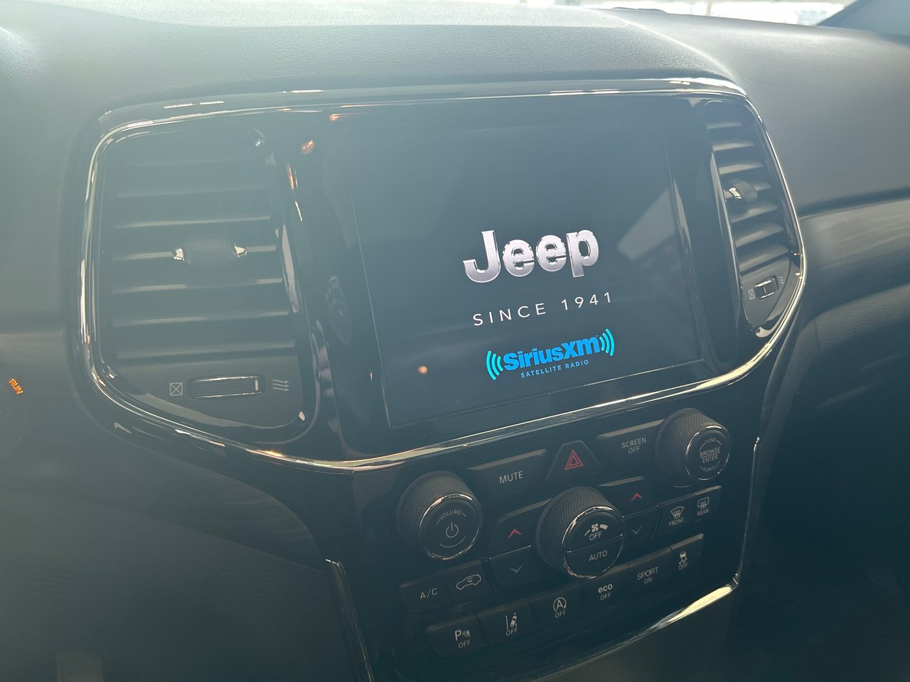 Jeep Grand Cherokee WK Altitude 2022-18