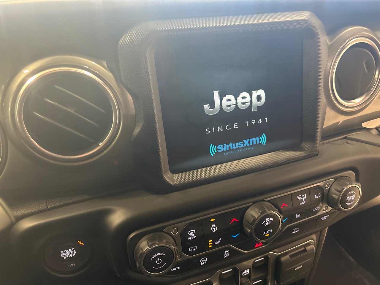2021 Jeep Wrangler Unlimited Sahara-21