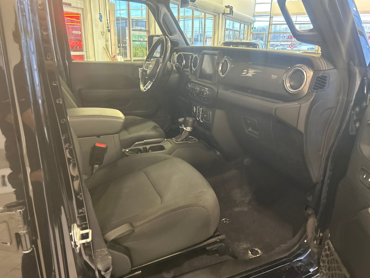 2021 Jeep Wrangler Unlimited Sahara-12