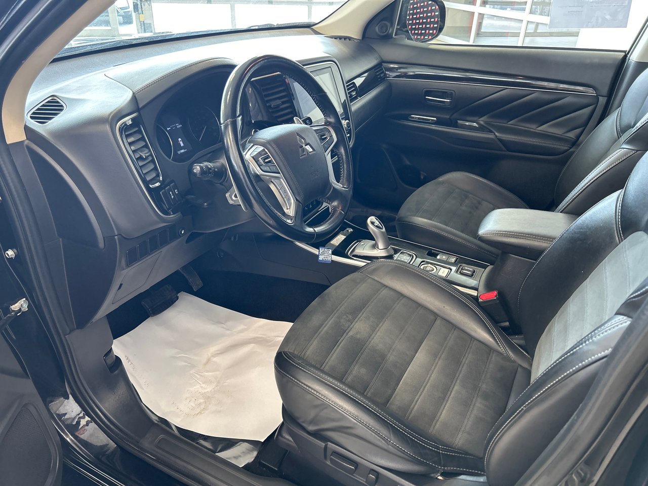 2020 Mitsubishi Outlander PHEV SE-17