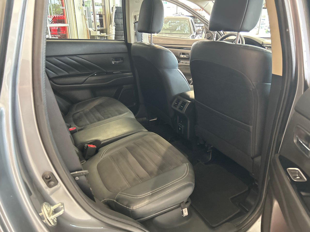 Mitsubishi Outlander PHEV LE 2022-9