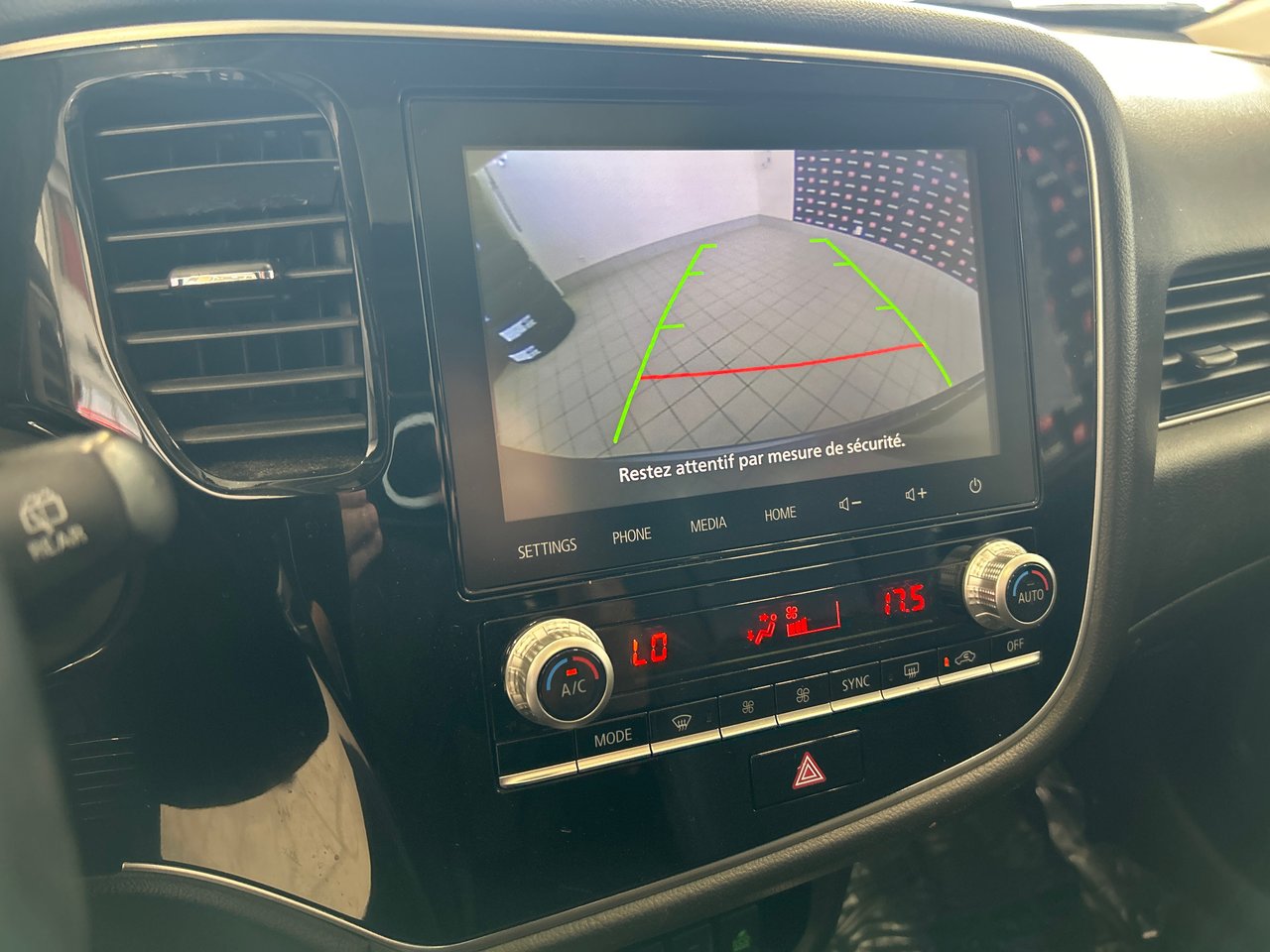 Mitsubishi Outlander PHEV LE 2022-34
