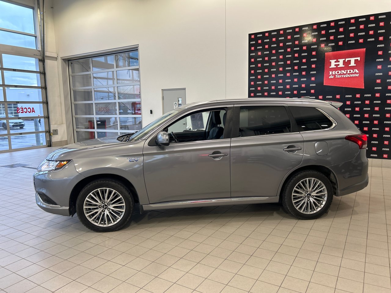 2022 Mitsubishi Outlander PHEV LE-2