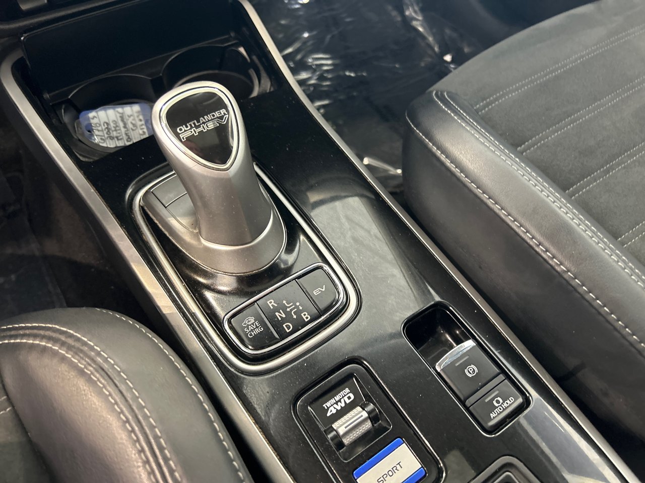 Mitsubishi Outlander PHEV LE 2022-23