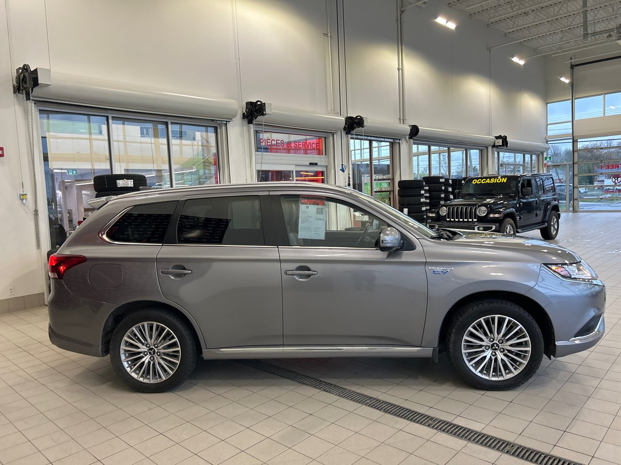 2022 Mitsubishi Outlander PHEV LE-5