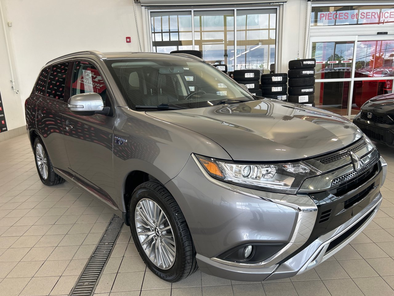 Mitsubishi Outlander PHEV LE 2022-3