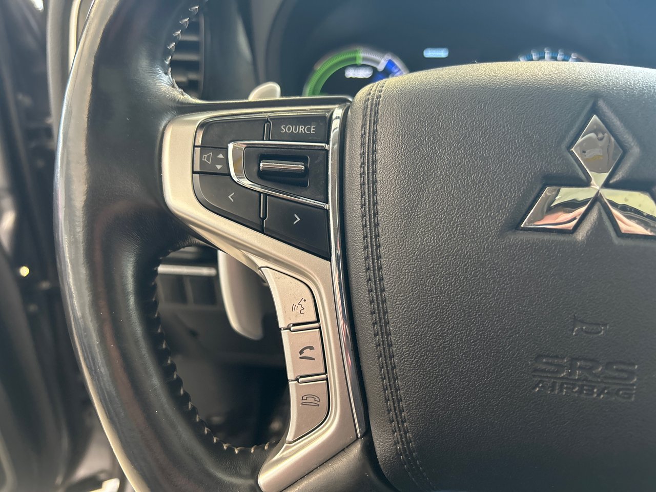 Mitsubishi Outlander PHEV LE 2022-24