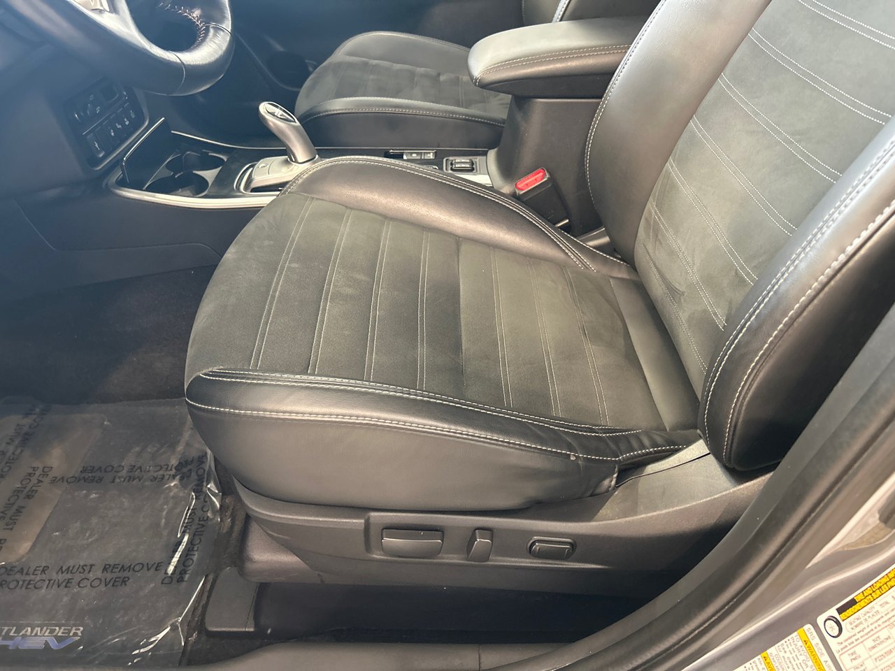Mitsubishi Outlander PHEV LE 2022-19
