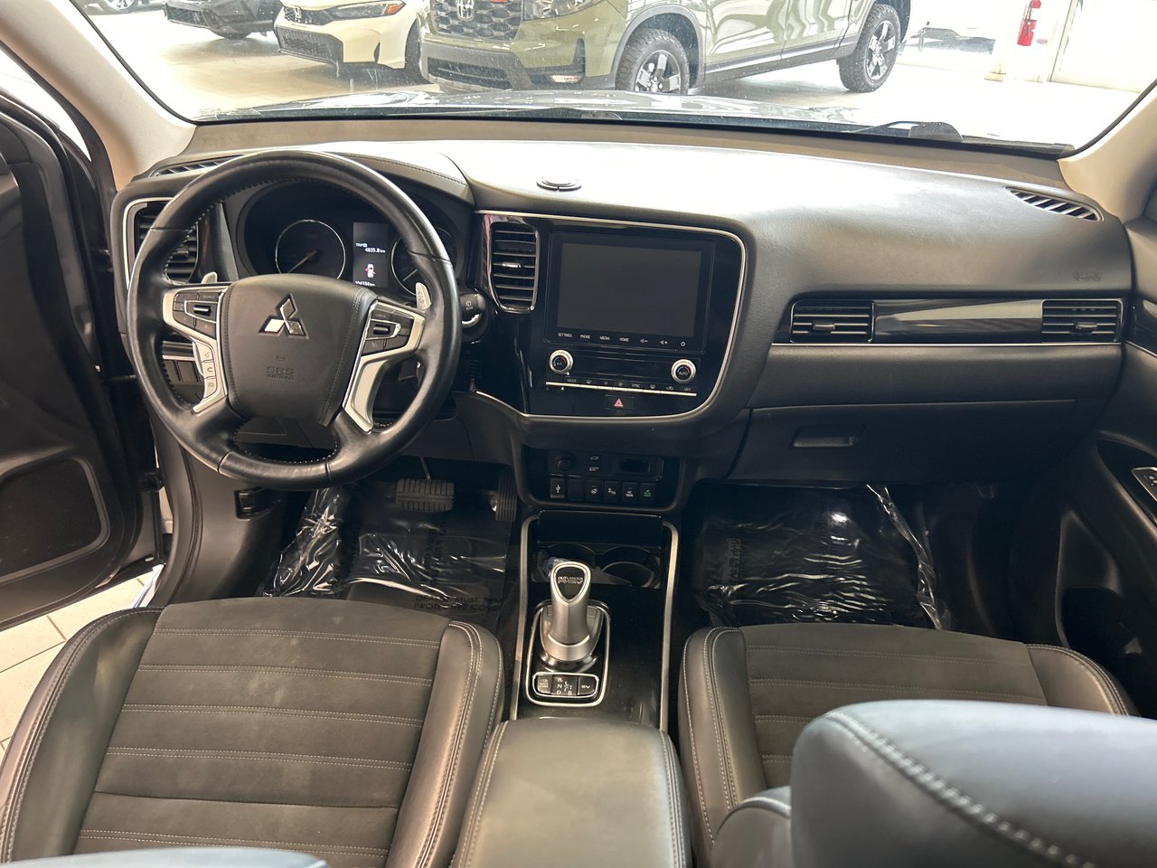 Mitsubishi Outlander PHEV LE 2022-10