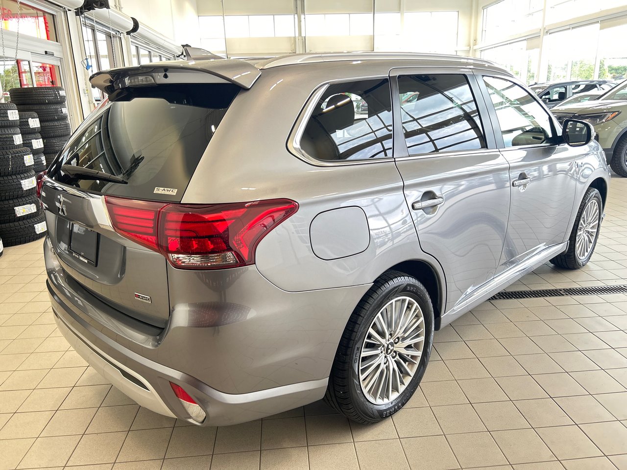 Mitsubishi Outlander PHEV LE 2022-5