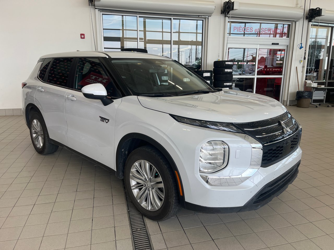 2023 Mitsubishi Outlander PHEV ES-1