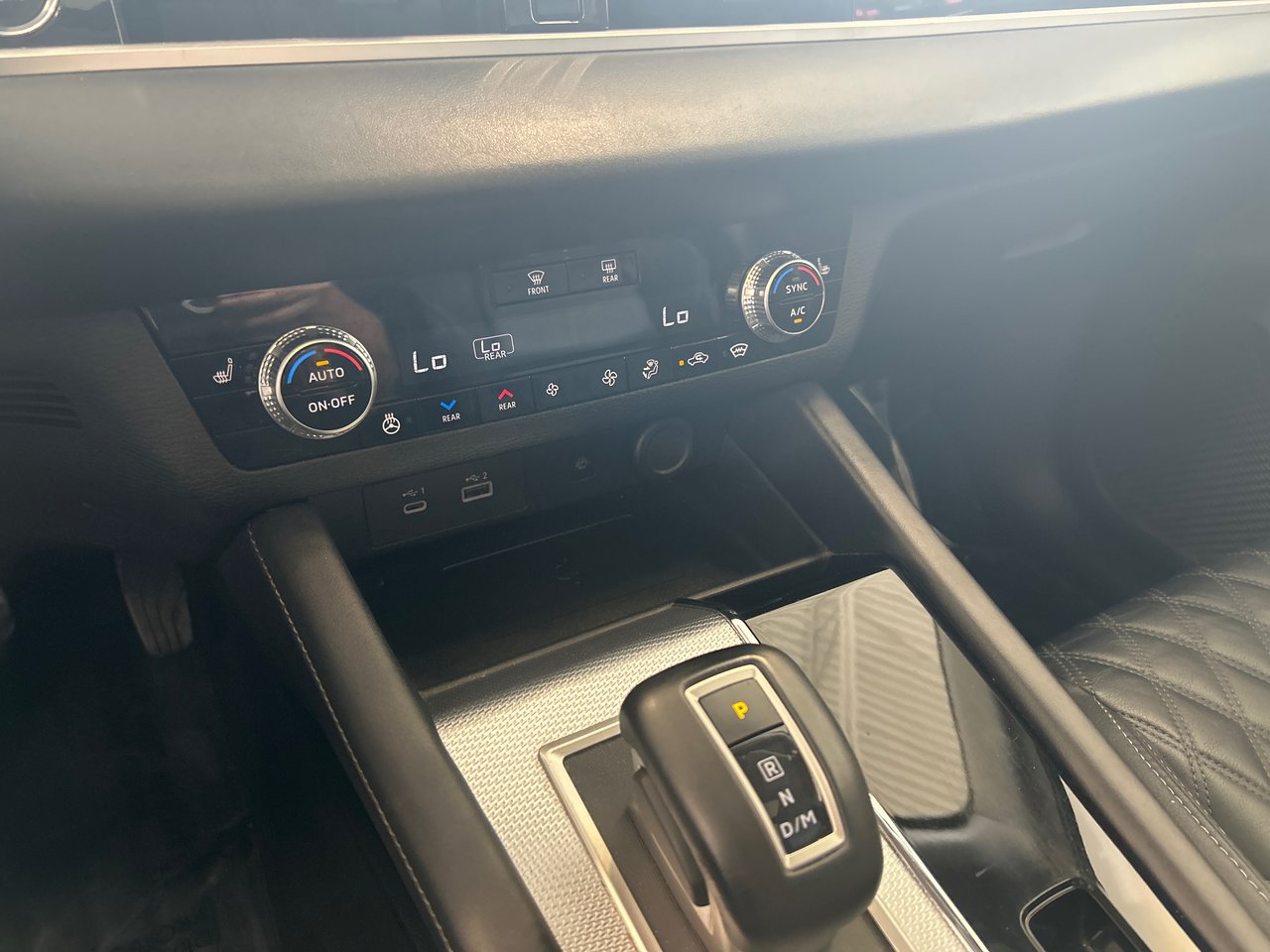 Mitsubishi Outlander GT 2023-29
