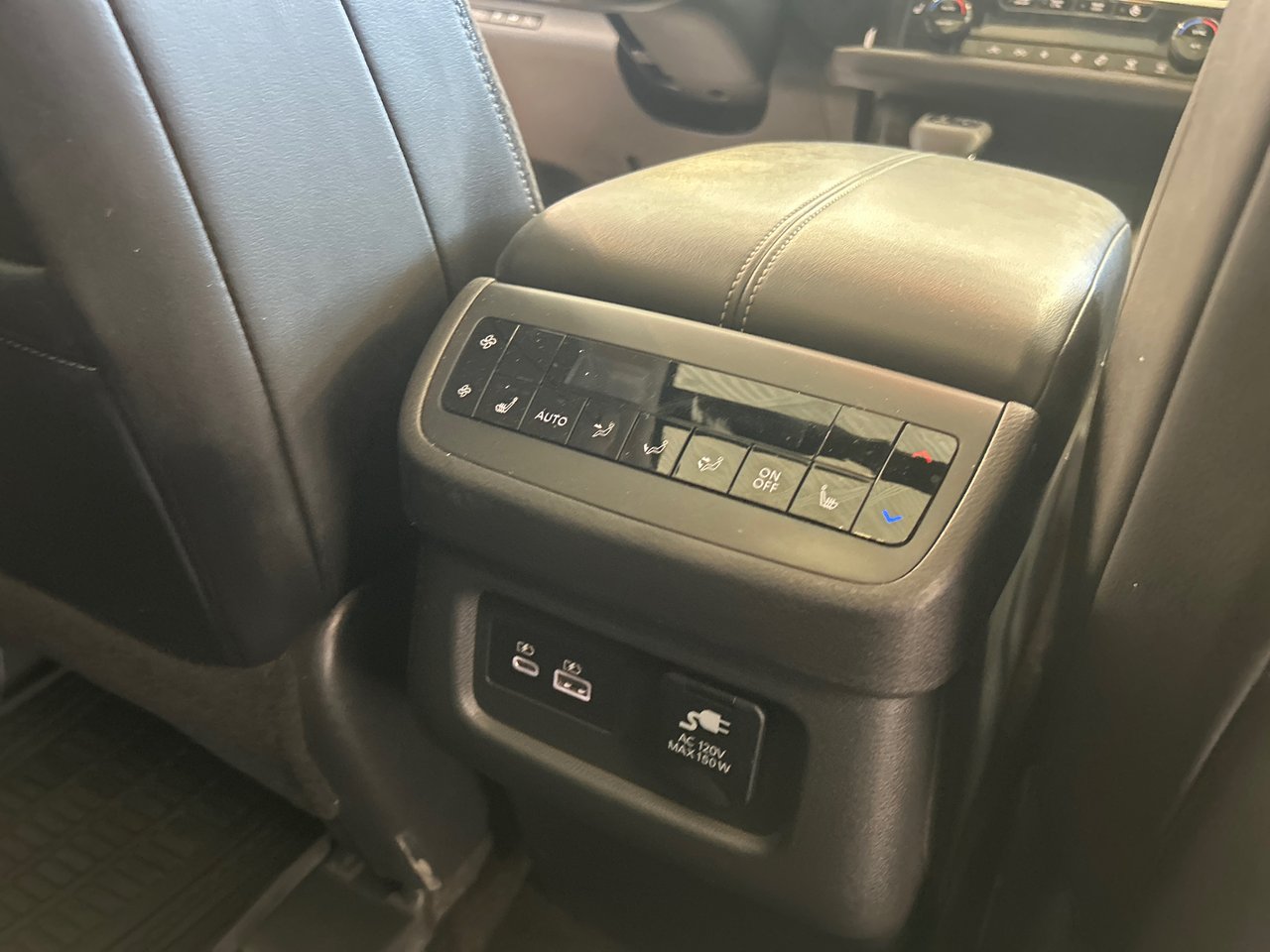 Nissan Pathfinder SL 2022-15
