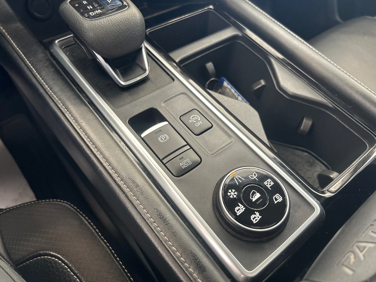 Nissan Pathfinder SL 2022-31