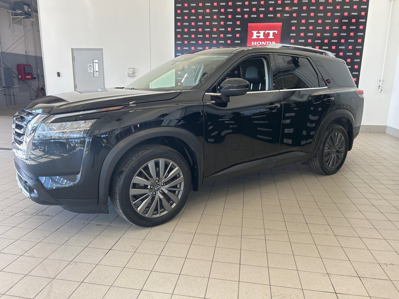 Nissan Pathfinder SL 2022-2