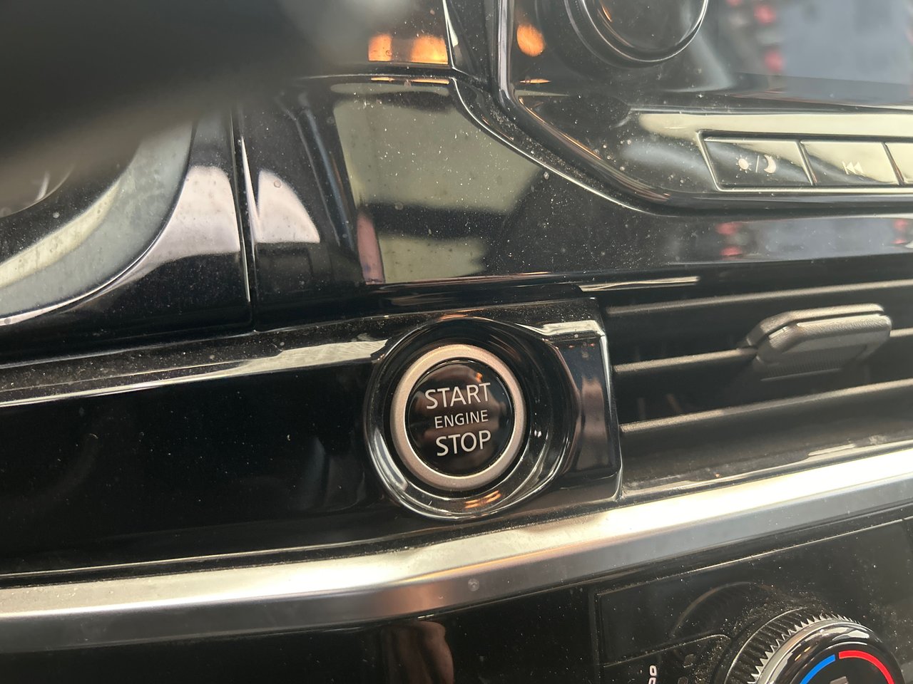Nissan Pathfinder SL 2022-27