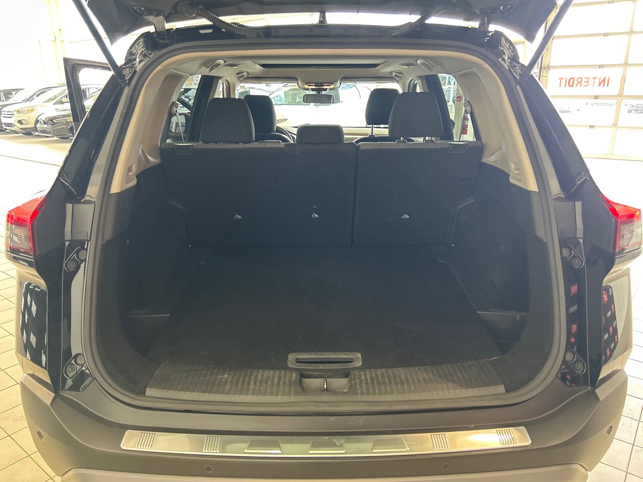 Nissan Rogue SV 2022-9