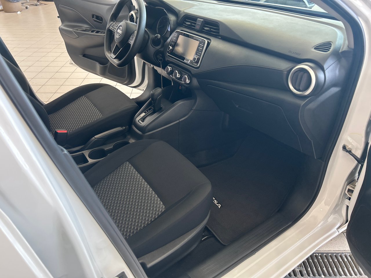 Nissan Versa S 2024-13