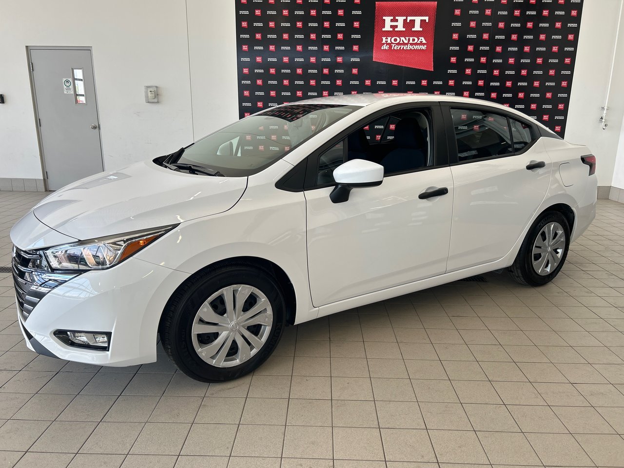 Nissan Versa S 2024-1